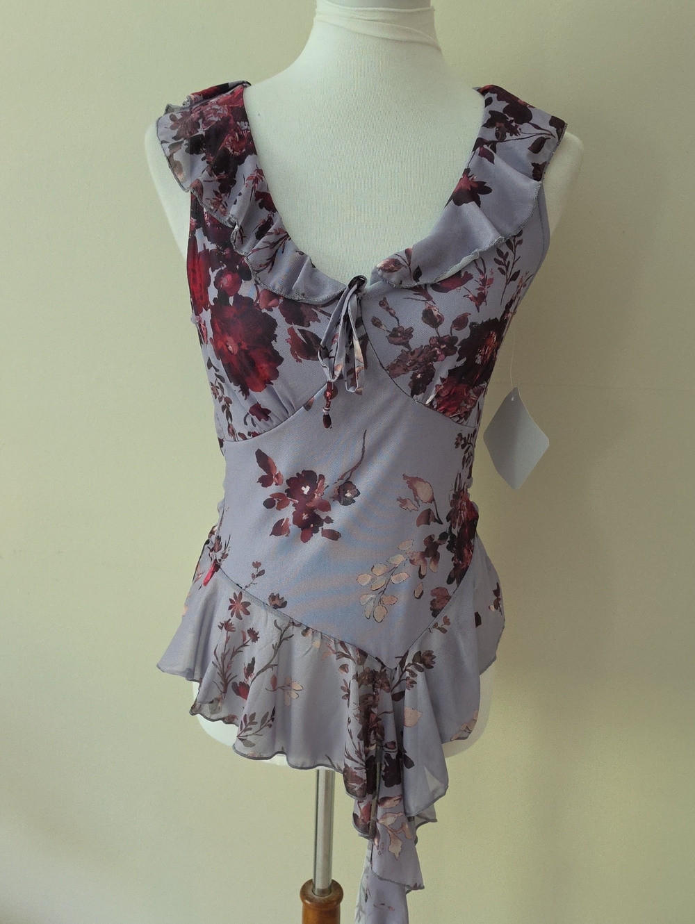Rebellious Floral Ruffle V-Neck Women's Top in Lavender Brand New